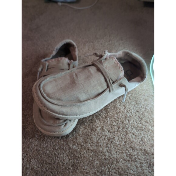 Size 9 woman's hey dudes cream and pink colored - Picture 1 of 4
